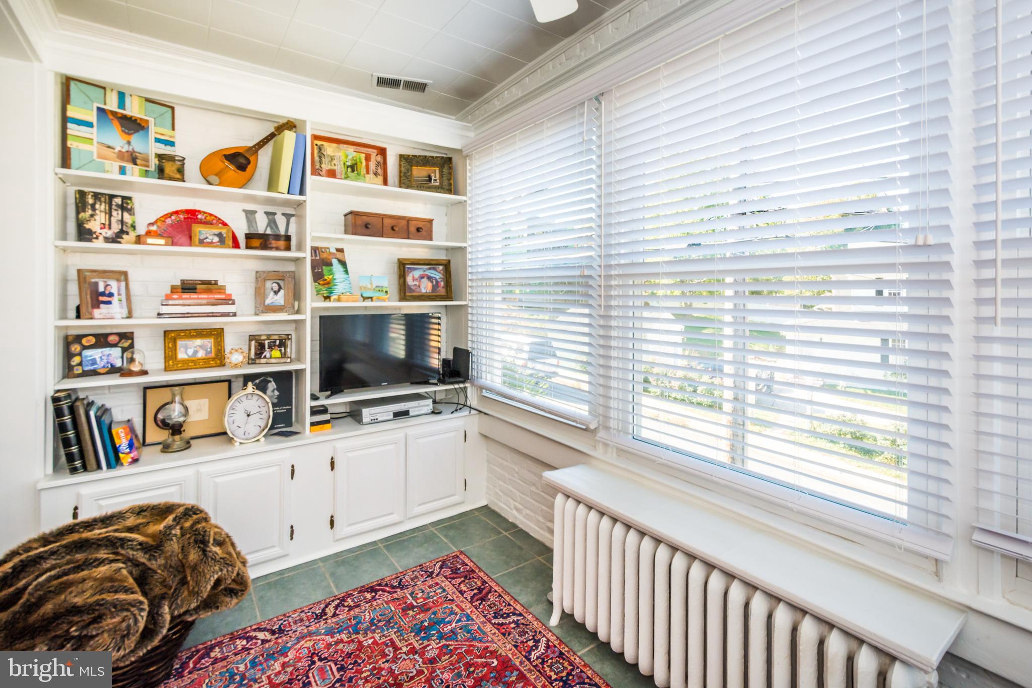4324 Roland Avenue Baltimore, MD 21210 - Photo 28 of 67 Built-ins and Cabinetry in Sunroom