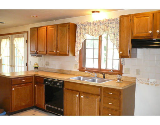 2 Sycamore Drive Rutland, MA 01543 - Photo 4 of 16