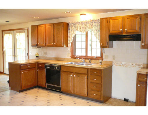 2 Sycamore Drive Rutland, MA 01543 - Photo 5 of 16