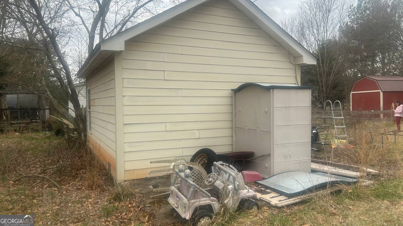 19 Kathryn Way Commerce, GA 30530 - Photo 13 of 14 a backyard of a house with outdoor seating