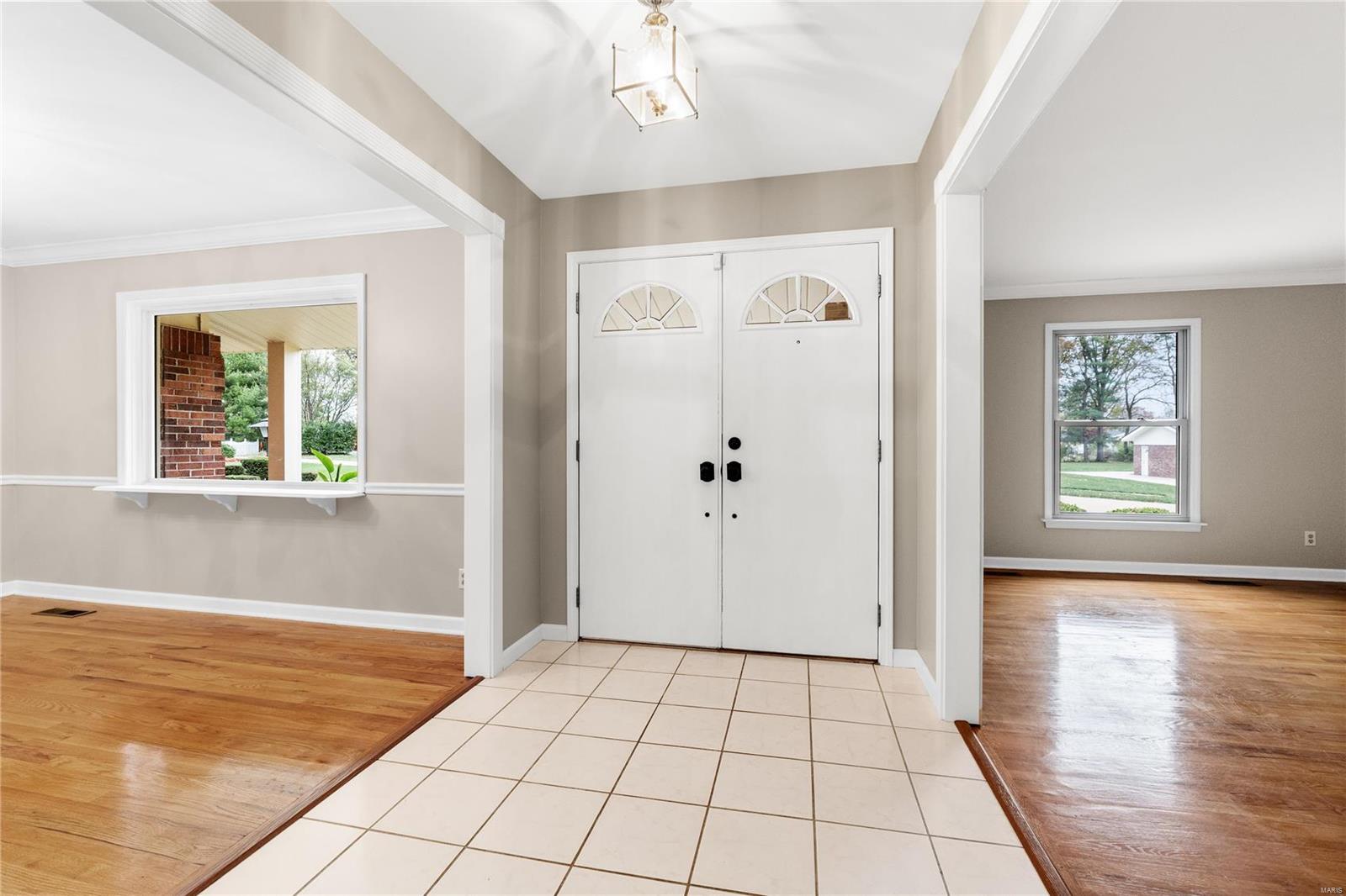 407 Spring Valley Court Chesterfield, MO 63017 - Photo 6 of 52 Gallery Image 6