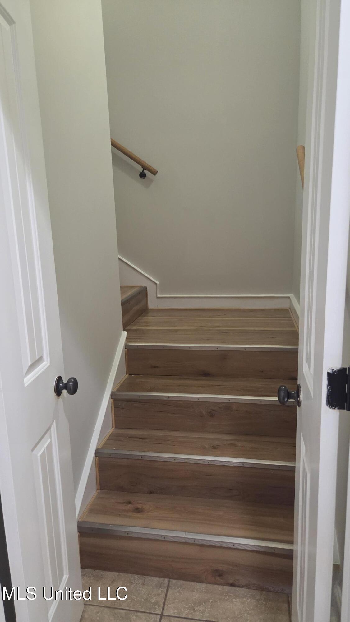 539 Turtle Lane Brandon, MS 39047 - Photo 33 of 40 STAIRWAY TO FOURTH BEDROOM