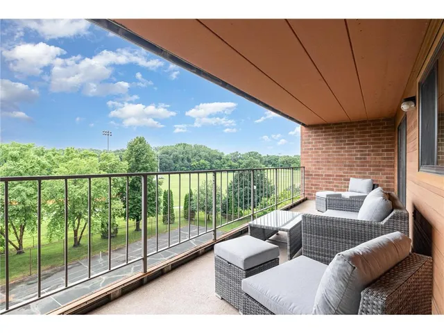 $234,999 | 3320 Louisiana Avenue South, Unit 410, St. Louis Park, MN 55426