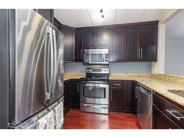 $234,999 | 3320 Louisiana Avenue South, Unit 410, St. Louis Park, MN 55426
