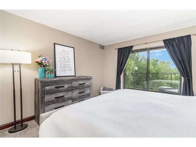 $234,999 | 3320 Louisiana Avenue South, Unit 410, St. Louis Park, MN 55426