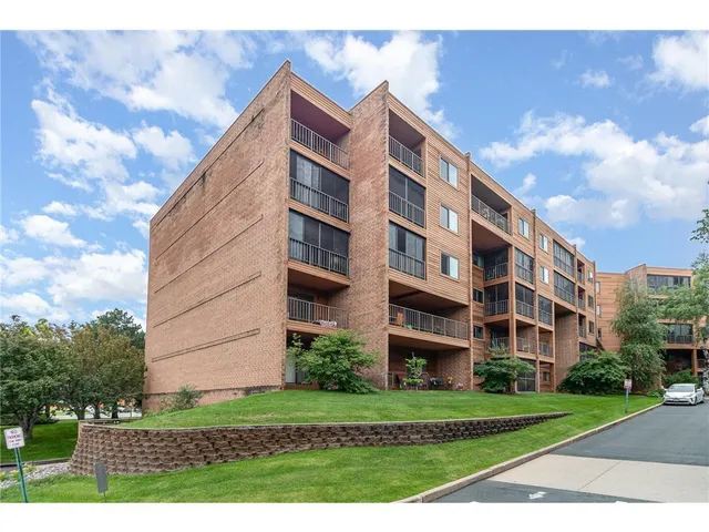 $234,999 | 3320 Louisiana Avenue South, Unit 410, St. Louis Park, MN 55426
