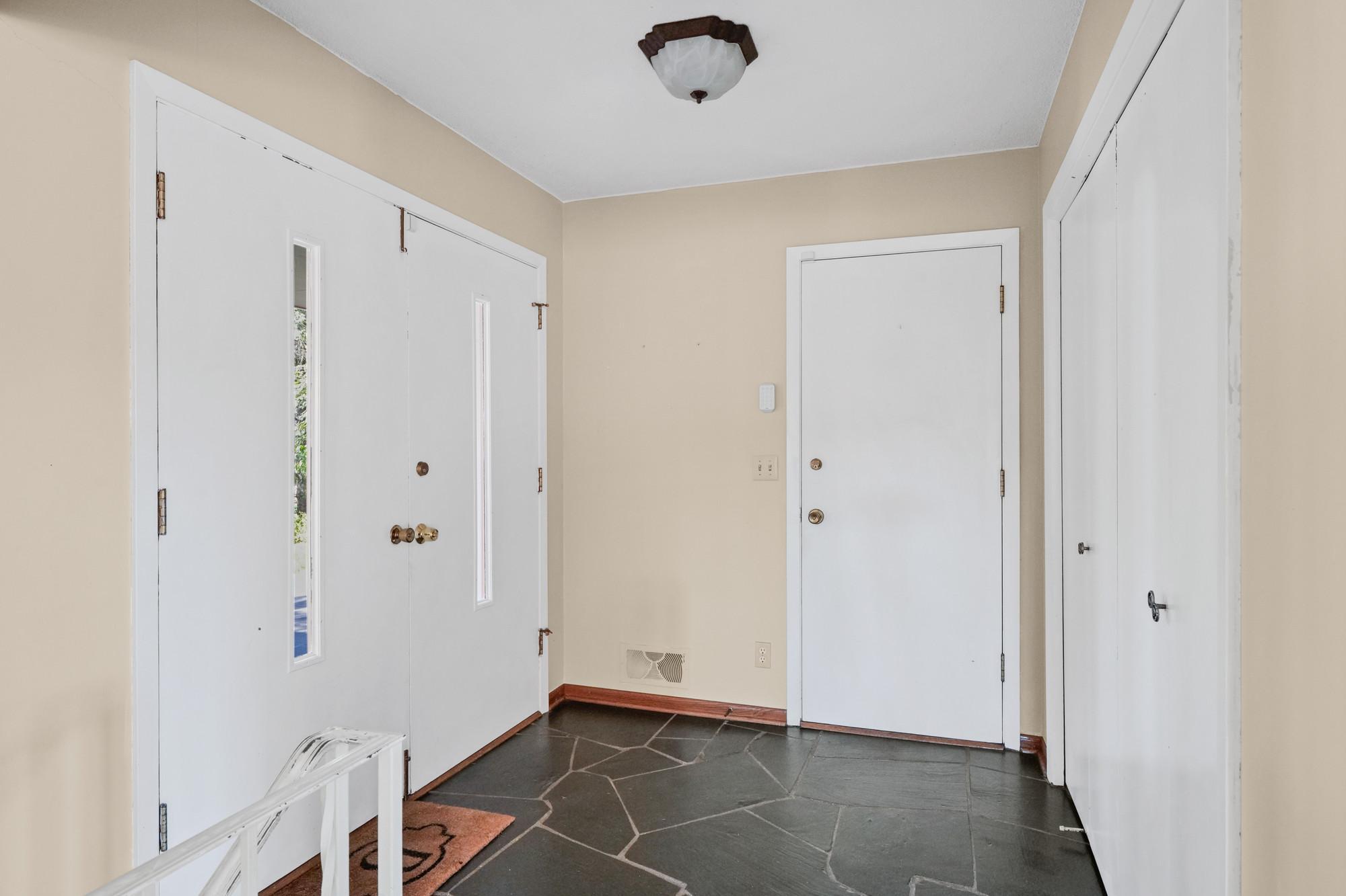 10243 Rich Road Bloomington, MN 55437 - Photo 6 of 48 Gallery Image 6