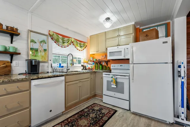 $699,990 | 404 34th Avenue South, North Myrtle Beach, SC 29582