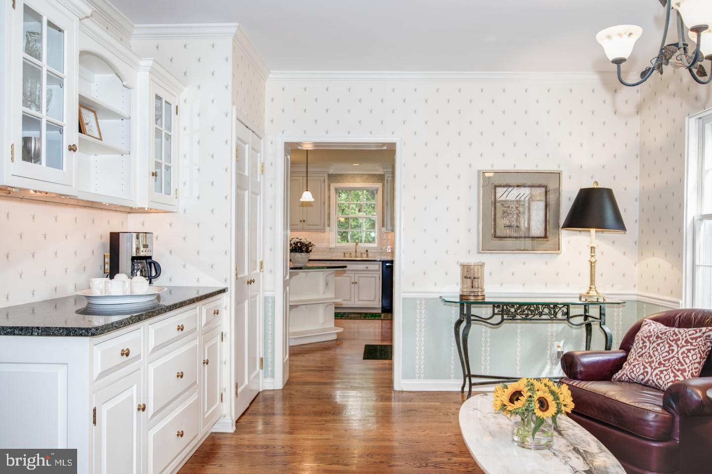 376 Bair Road Berwyn, PA 19312 - Photo 4 of 33 Cozy Coffee Bar/ Butler's Pantry