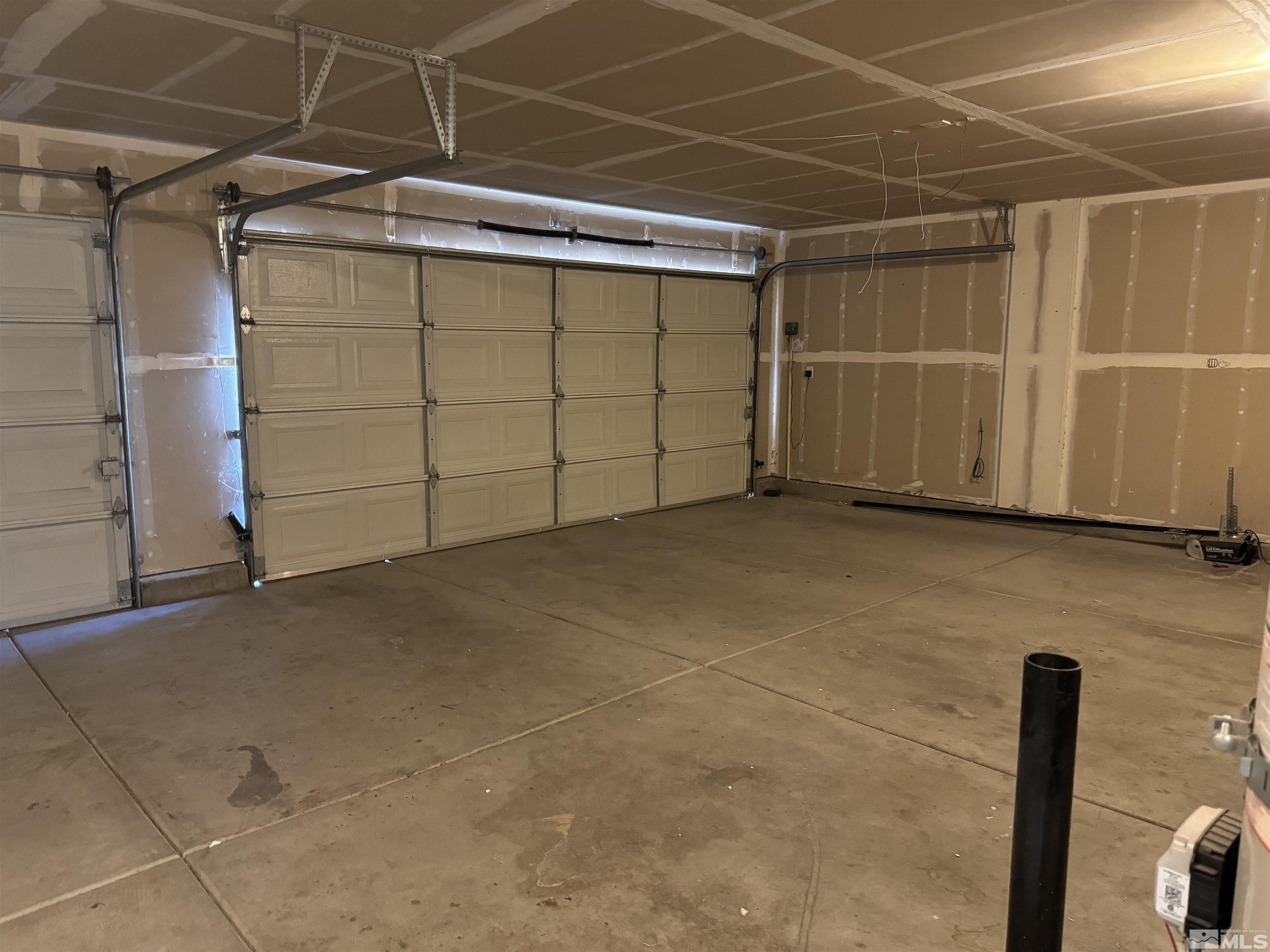 405 Sapphire Way Fallon, NV 89406 - Photo 11 of 30 a view of empty room