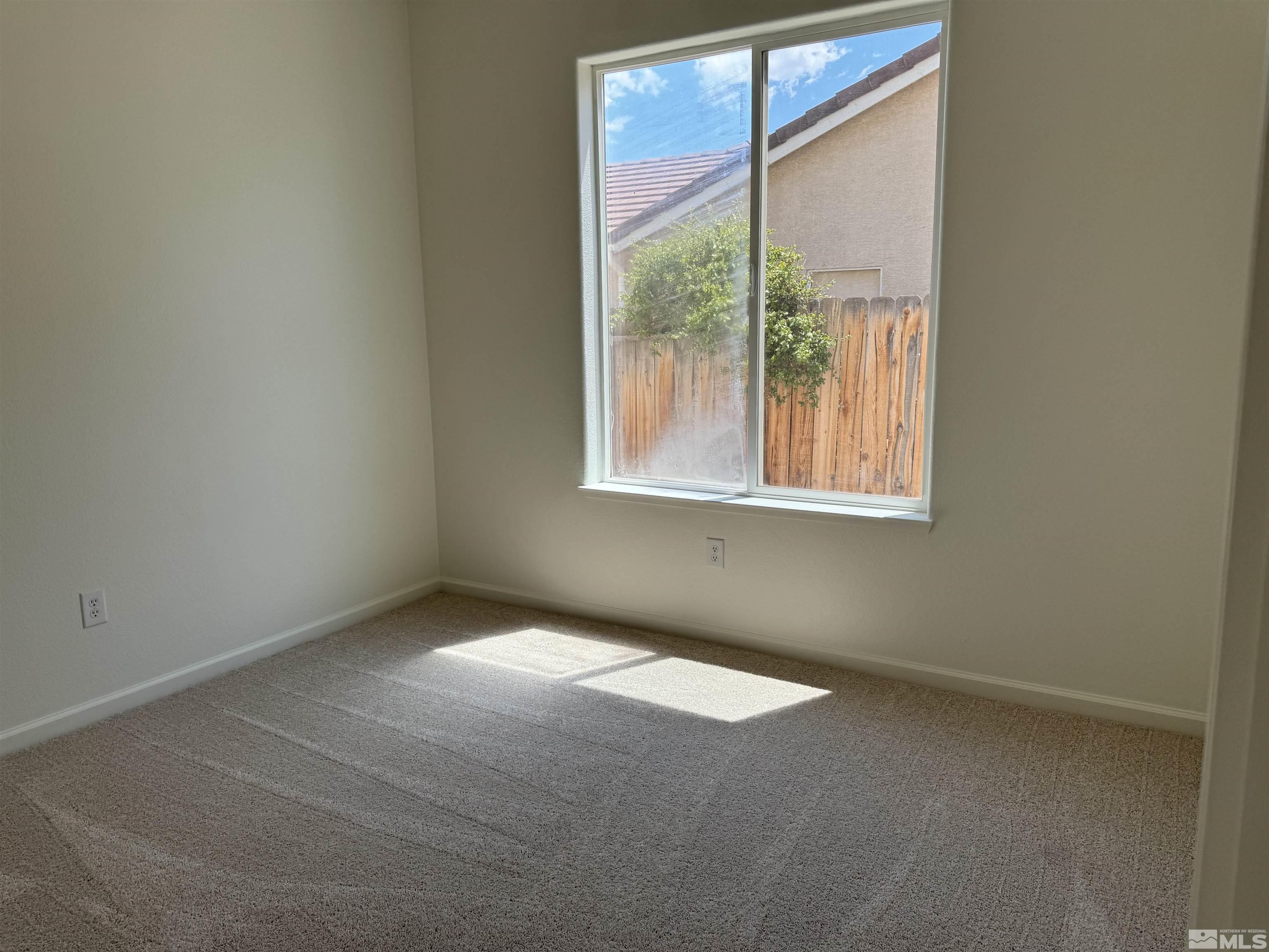 405 Sapphire Way Fallon, NV 89406 - Photo 19 of 30 an empty room with a window