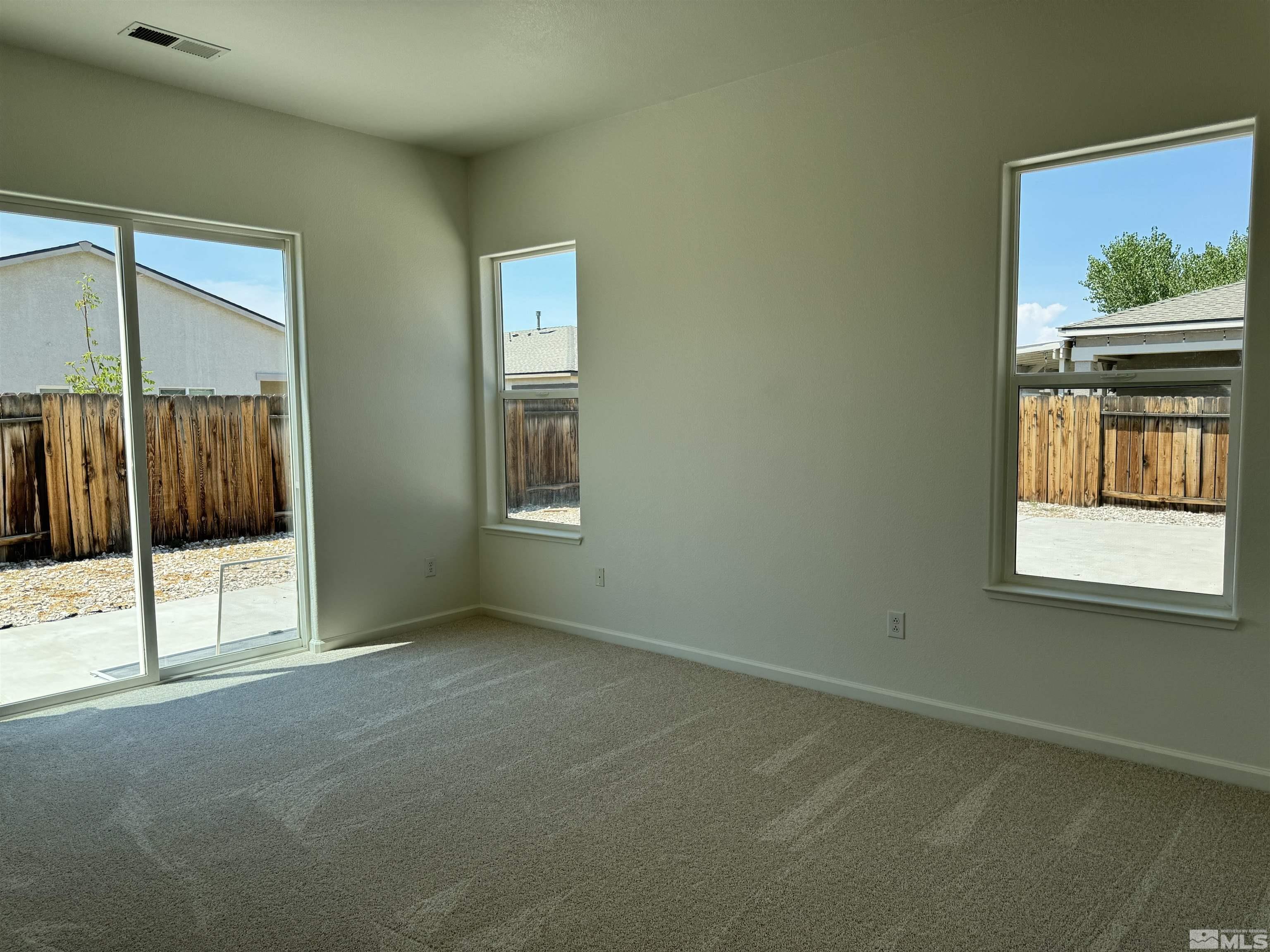 405 Sapphire Way Fallon, NV 89406 - Photo 21 of 30 an empty room with windows
