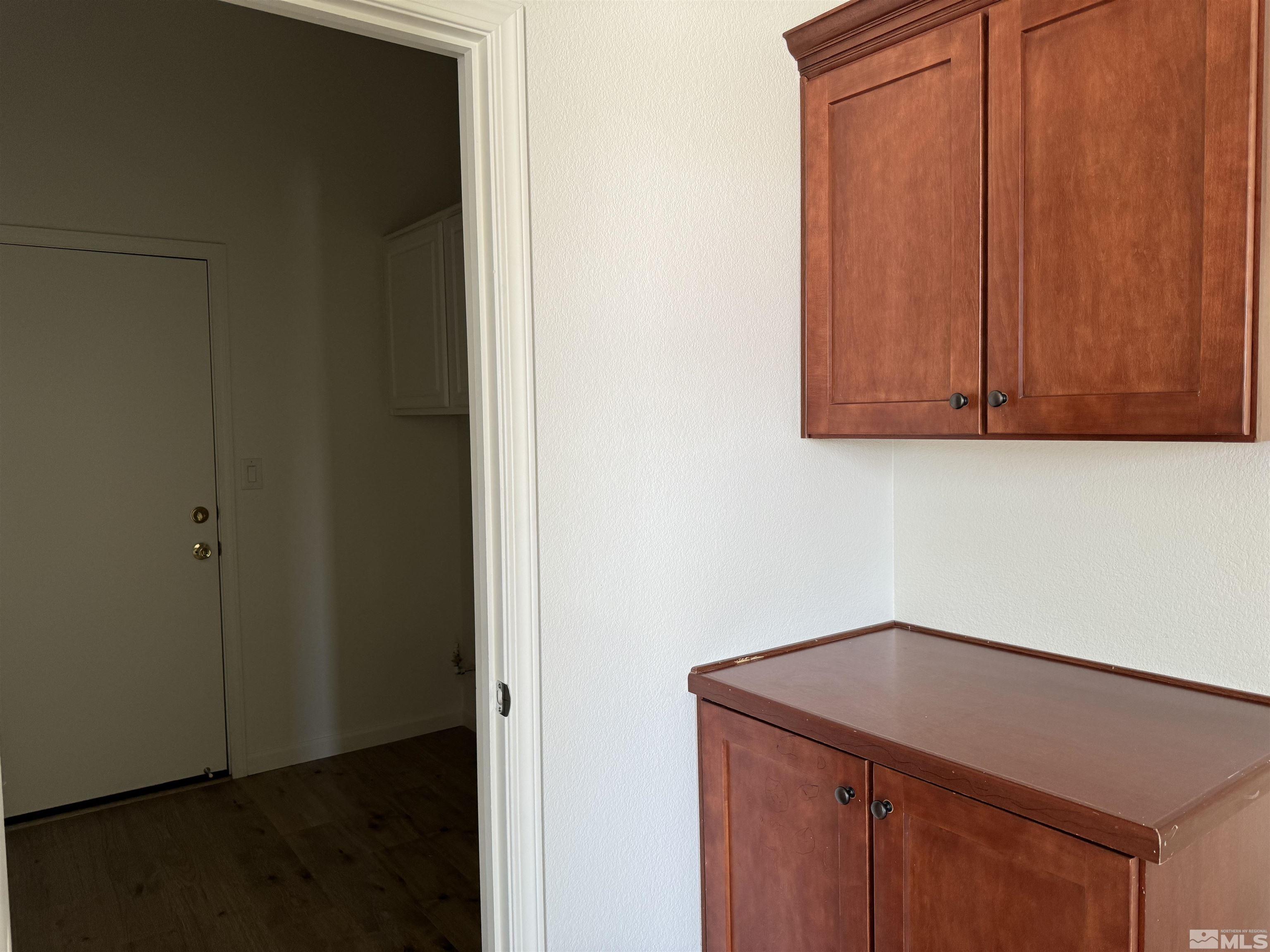 405 Sapphire Way Fallon, NV 89406 - Photo 9 of 30 a view of cabinets