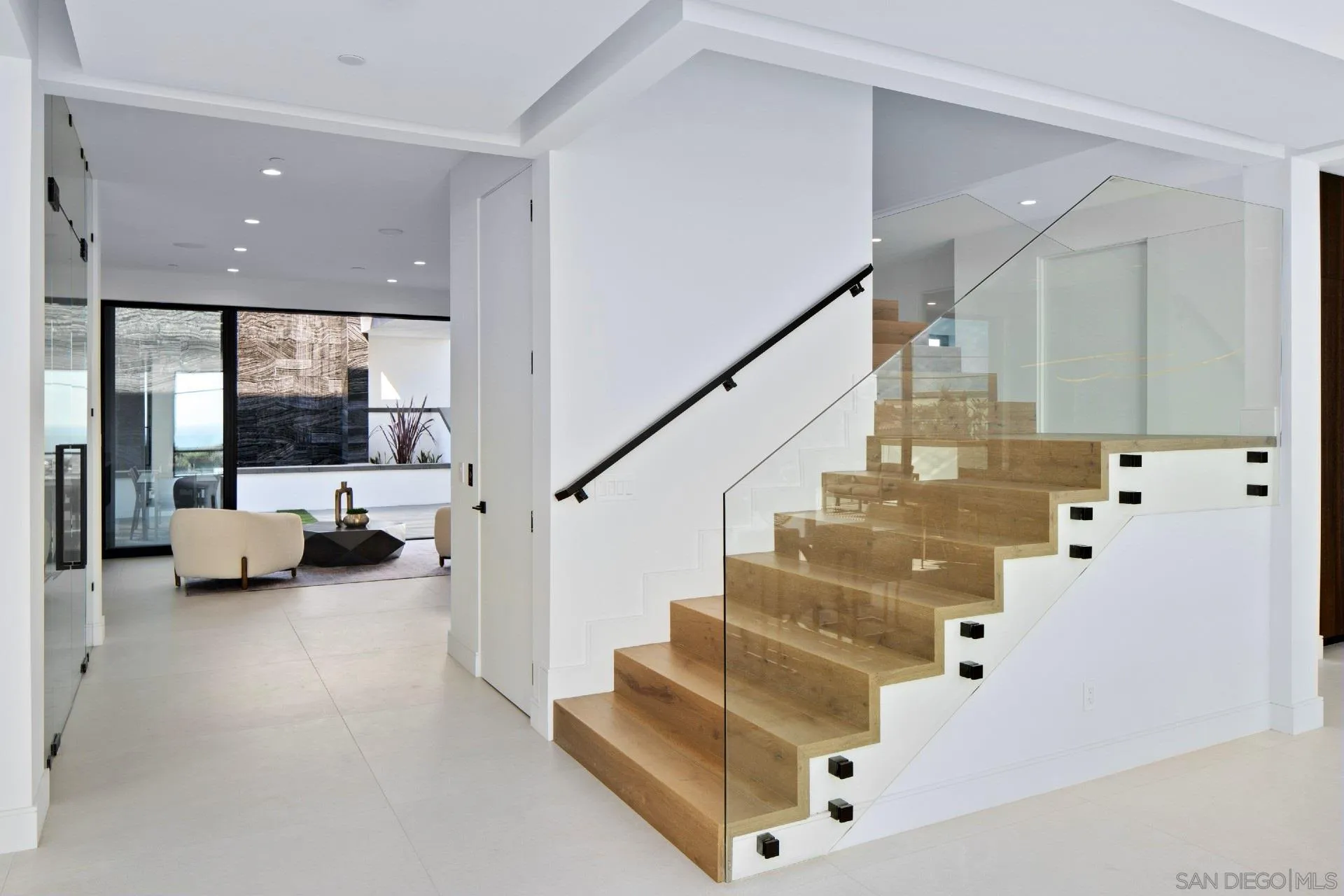 926 La Jolla Rancho Road La Jolla, CA 92037 - Photo 19 of 54 a view of entryway and hall