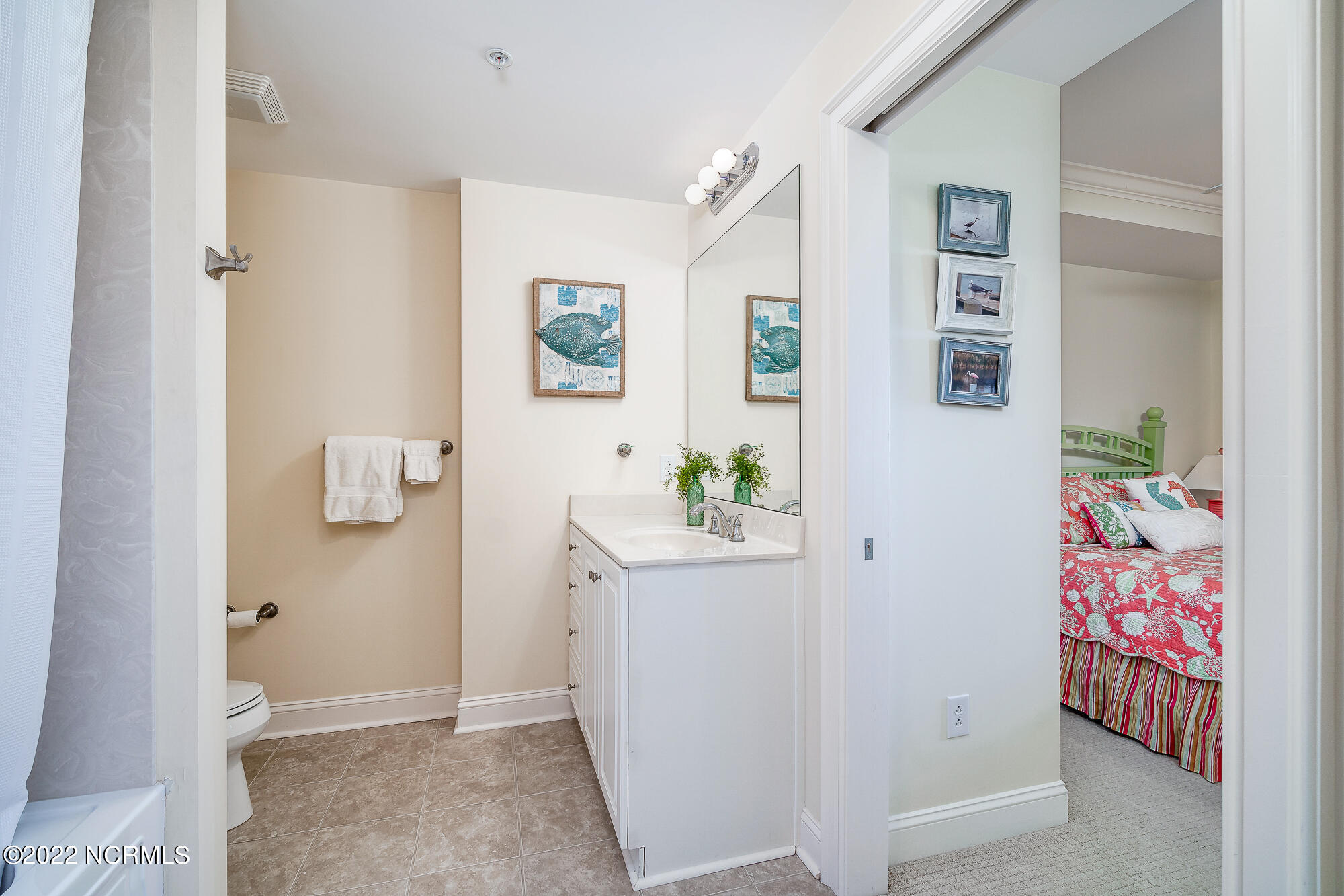 1550 Salter Path Road, Unit 508 Indian Beach, NC 28512 - Photo 23 of 46 Full guest bathroom