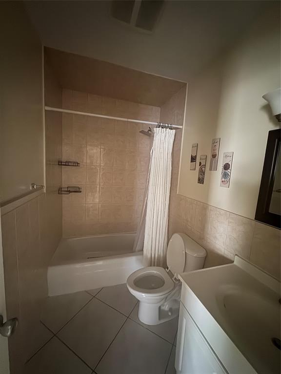 2220 Northeast 68th Street, Unit 1031 Fort Lauderdale, FL 33308 - Photo 5 of 12 a bathroom with a shower and a toilet