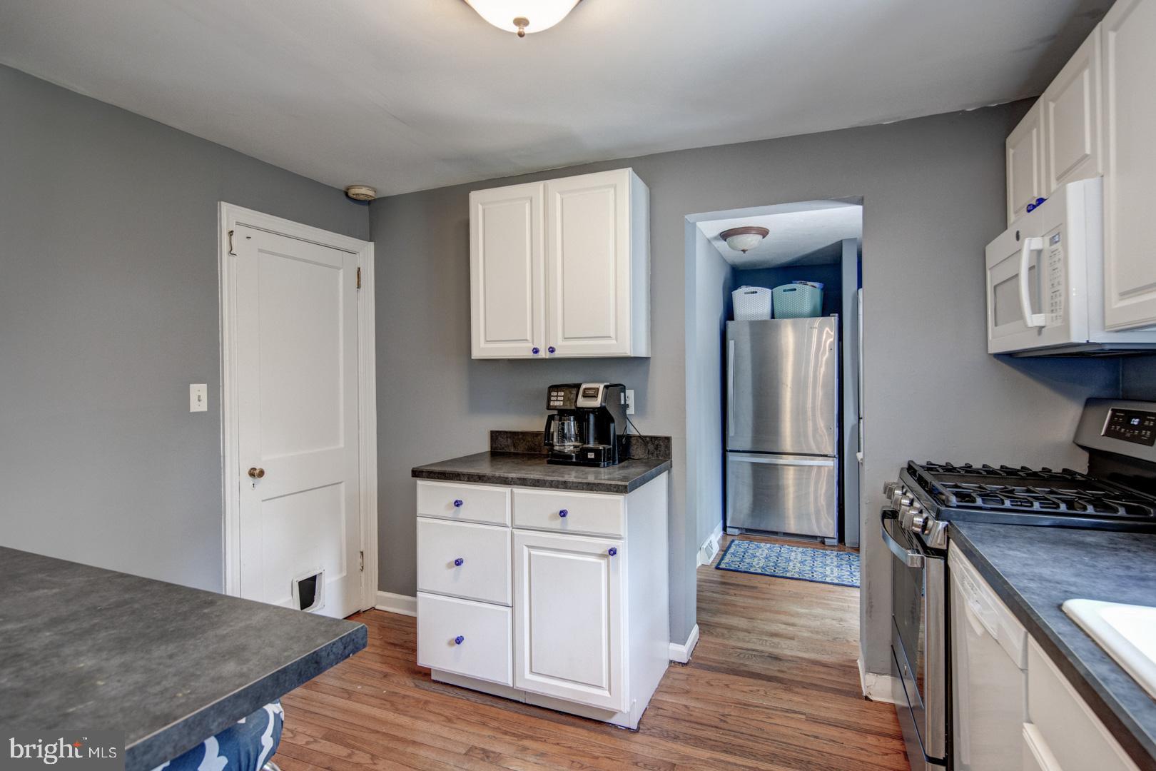 401 Grange Road Wayne, PA 19087 - Photo 14 of 33 New Stainless Steel appliances