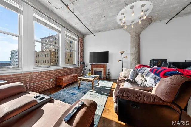 $130,000 | 1511 Locust Street, Unit 410, St. Louis, MO 63103