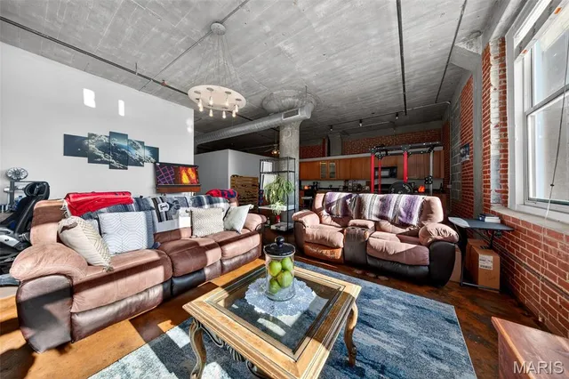 $130,000 | 1511 Locust Street, Unit 410, St. Louis, MO 63103