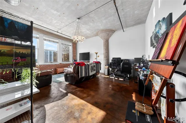 $130,000 | 1511 Locust Street, Unit 410, St. Louis, MO 63103