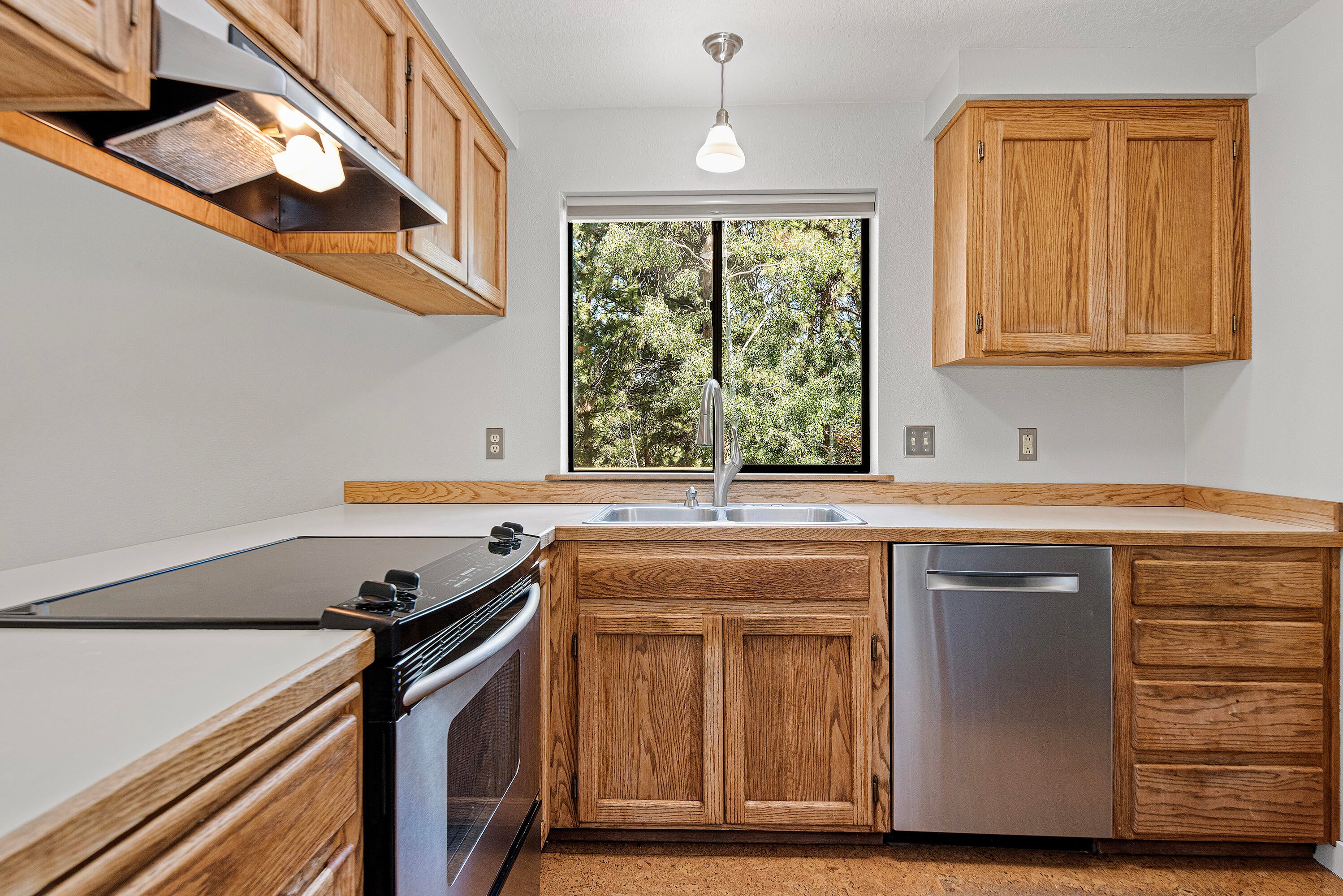 61531 West Ridge Ave Bend Bend, OR 97702 - Photo 8 of 32 8