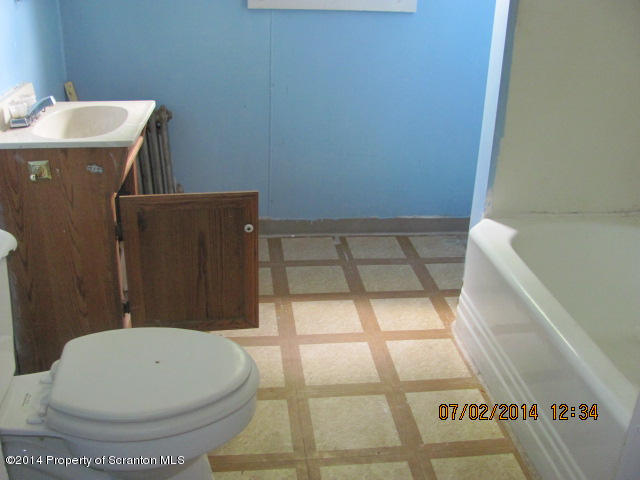 618 Main Street Moosic, PA 18507 - Photo 7 of 18 Gallery Image 7