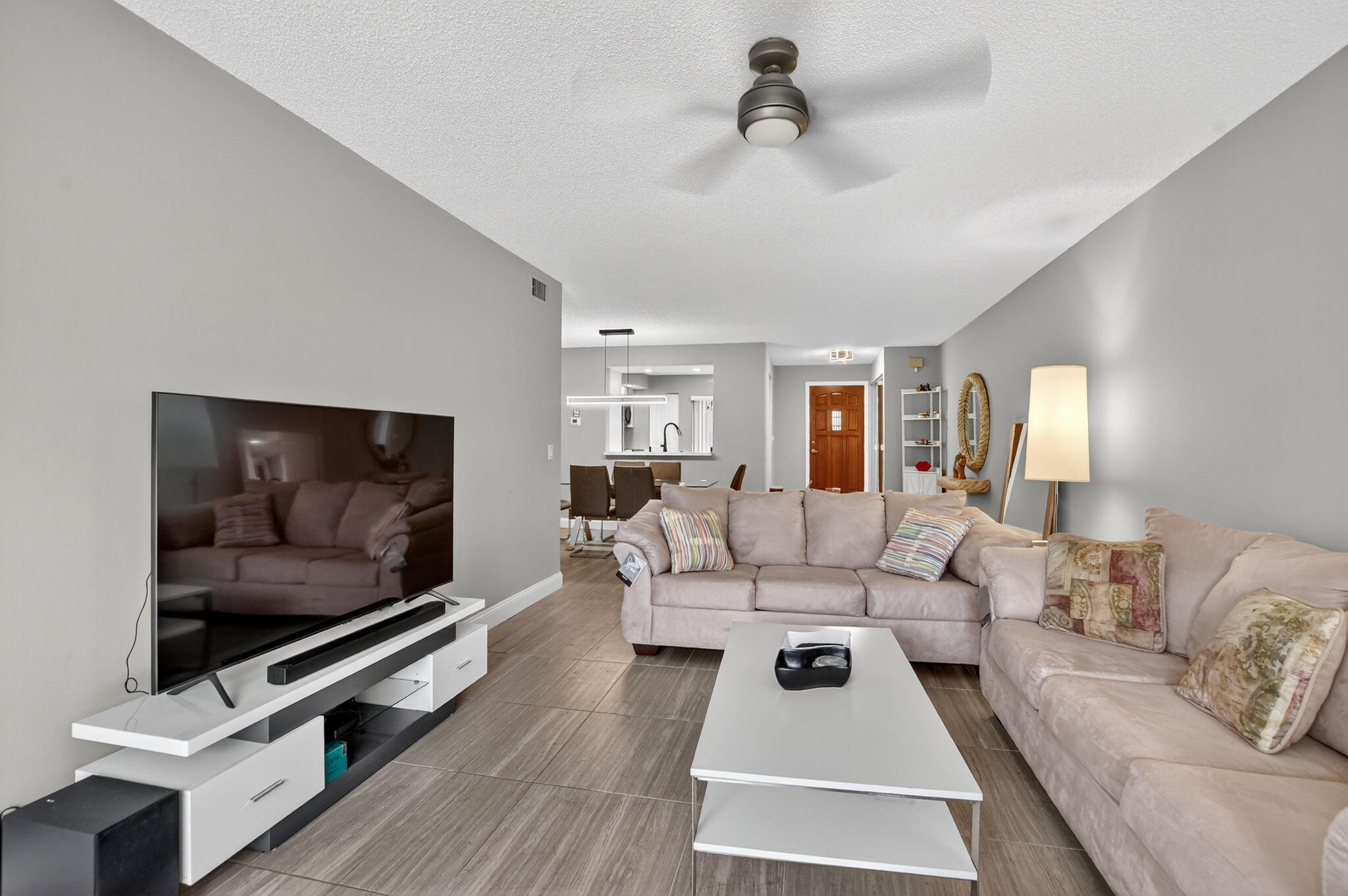 7773 La Mirada Drive Boca Raton, FL 33433 - Photo 11 of 39 Living area