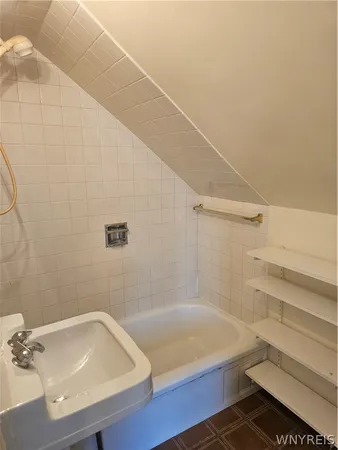 $850 | 714 Buffalo Avenue, Unit 5, Niagara Falls, NY 14303