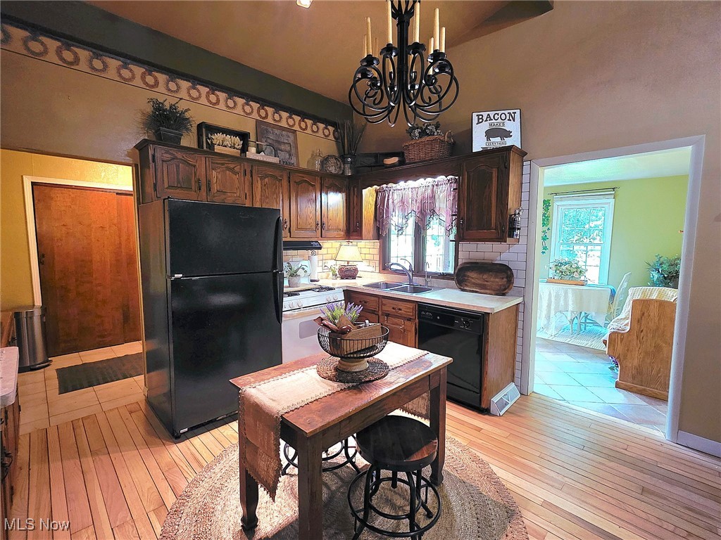 4810 Hickory Road West Farmington, OH 44491 - Photo 3 of 40