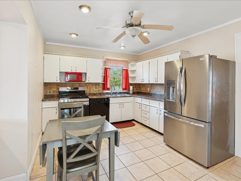 2311 12th Street Moline, IL 61265 - Photo 24 of 57