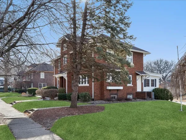 $325,000 | 2311 12th Street, Moline, IL 61265