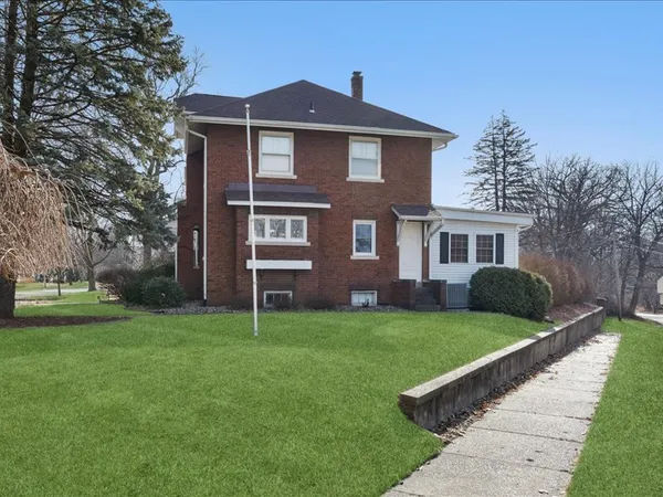 $325,000 | 2311 12th Street, Moline, IL 61265