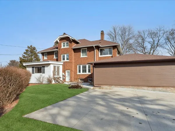 $325,000 | 2311 12th Street, Moline, IL 61265