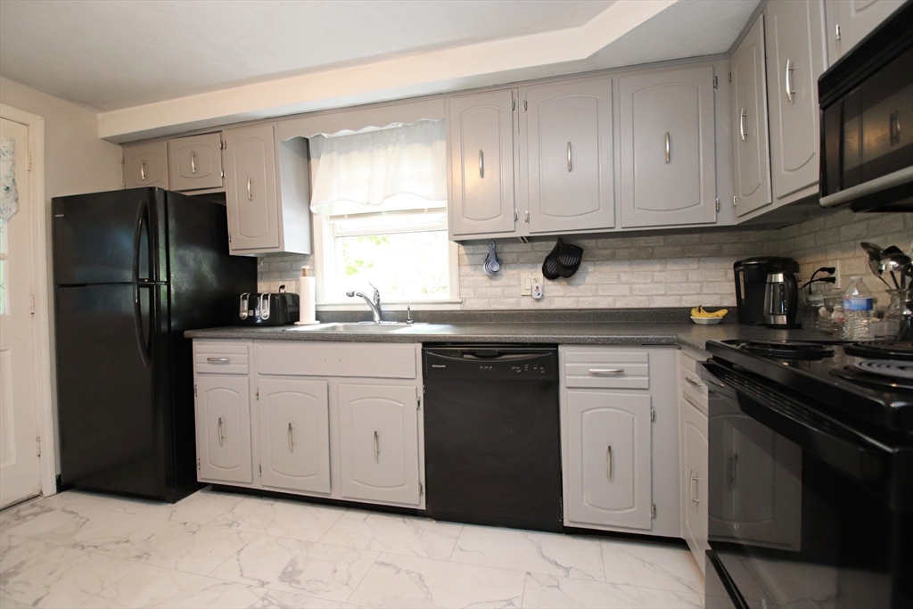 19 Juliette Road Saugus, MA 01906 - Photo 5 of 39