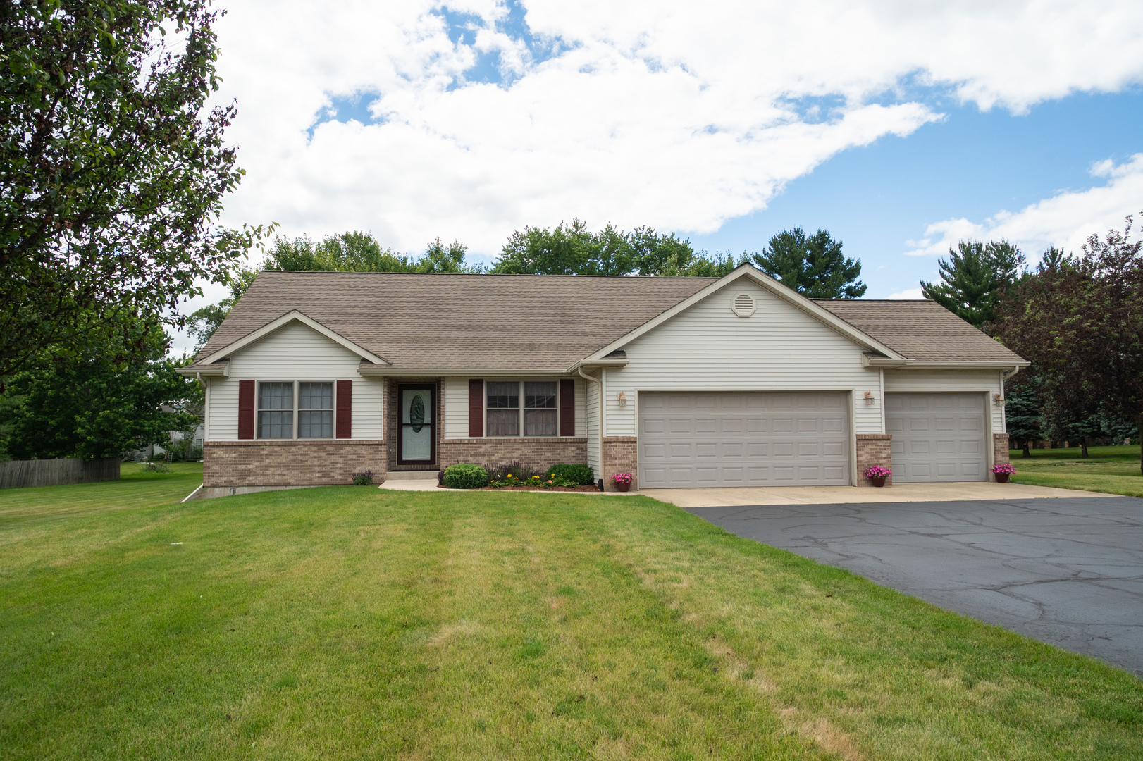 10092 East Raindance Drive Rochelle, IL 61068 - Photo 1 of 46