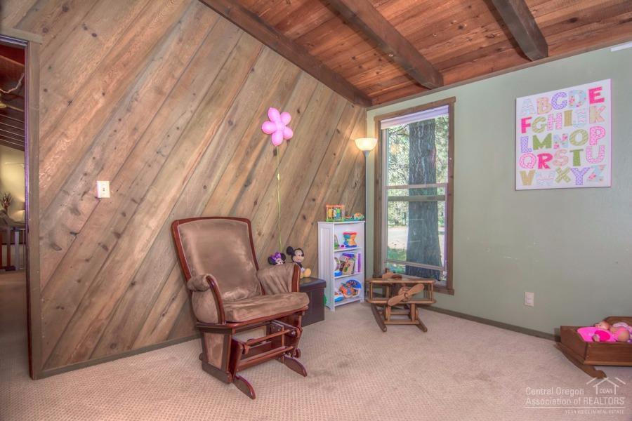 52485 Skidgel Road La Pine, OR 97739 - Photo 13 of 20 Wood wall accent in bedroom #2.