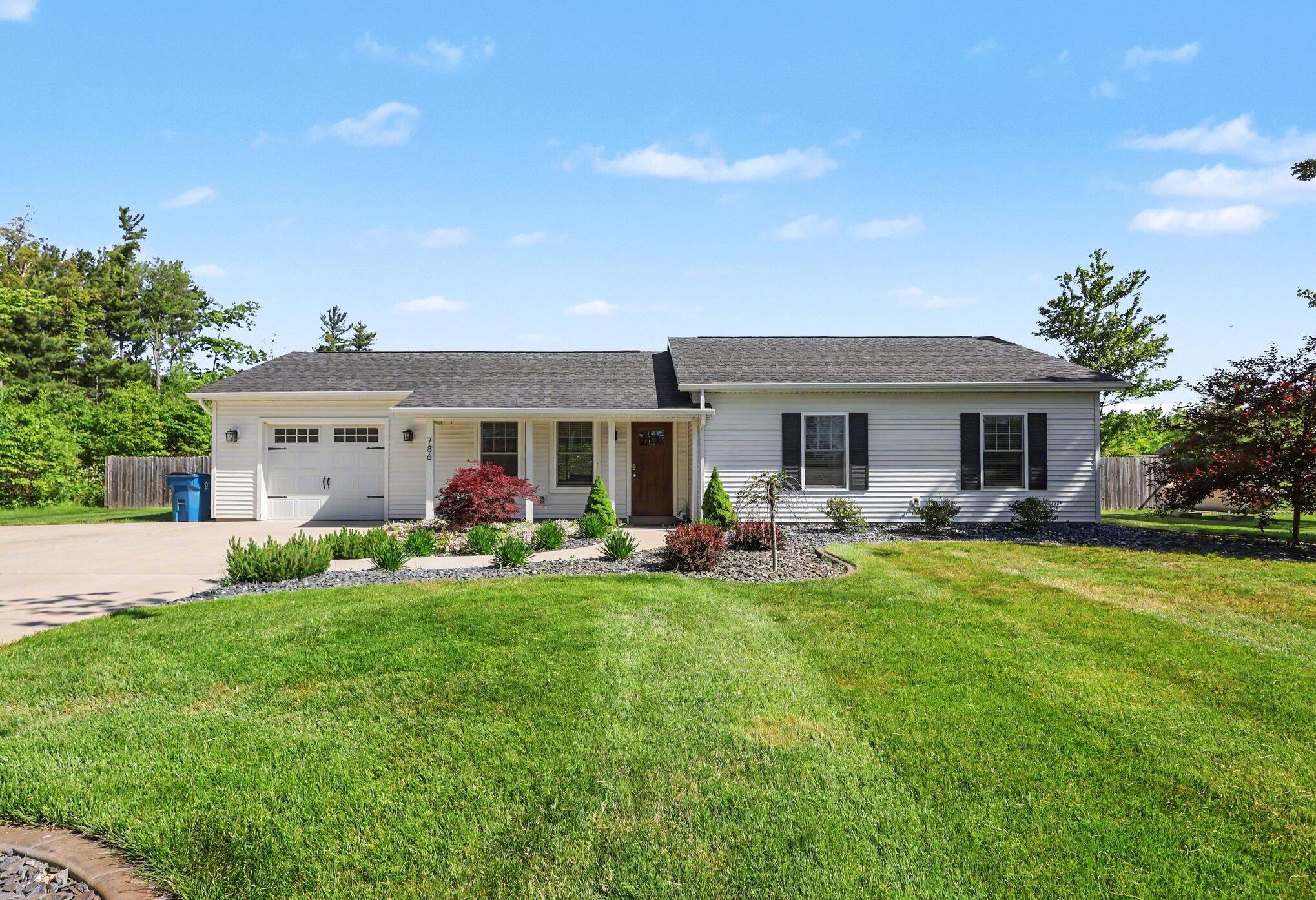 786 Judson Road Norton Shores, MI 49456 - Photo 2 of 26 026_file_4903