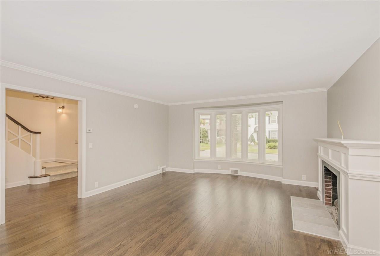 422 Lothrop Road Grosse Pointe, MI 48236 - Photo 2 of 17 31334089-1.JPG