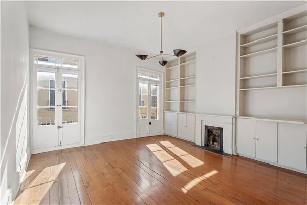 $2,500 | 623 Royal Street, Unit 3, New Orleans, LA 70130