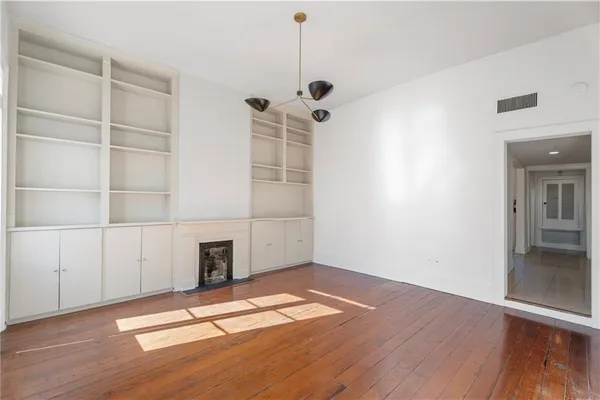 $2,500 | 623 Royal Street, Unit 3, New Orleans, LA 70130