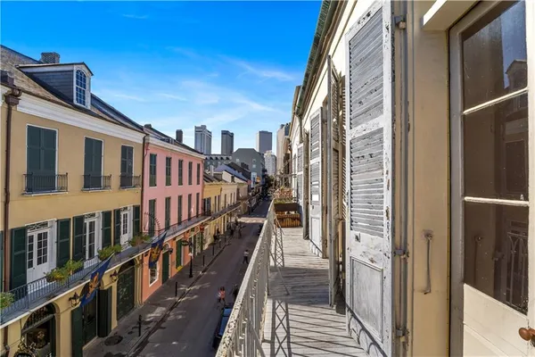 $2,500 | 623 Royal Street, Unit 3, New Orleans, LA 70130