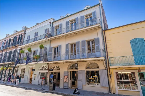 $2,500 | 623 Royal Street, Unit 3, New Orleans, LA 70130