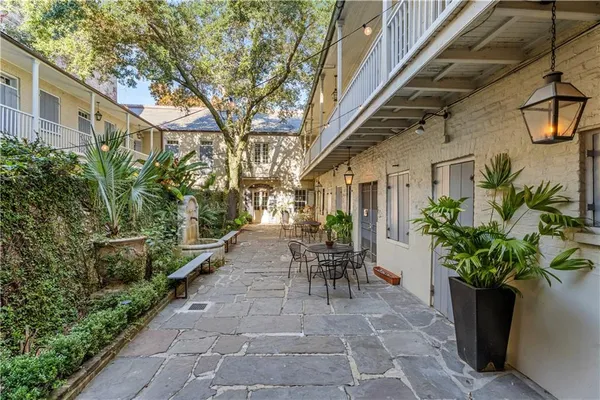 $2,500 | 623 Royal Street, Unit 3, New Orleans, LA 70130