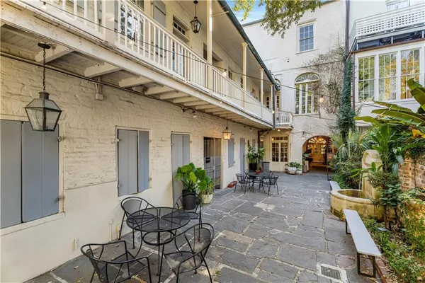 $2,500 | 623 Royal Street, Unit 3, New Orleans, LA 70130