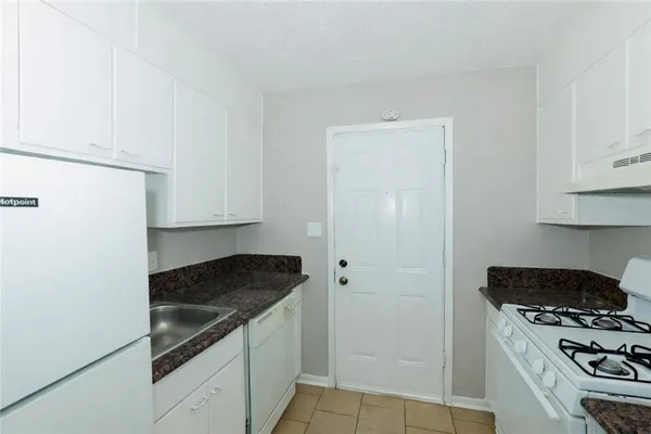 $975 | 3300 College Street, Unit 5, College Park, GA 30337