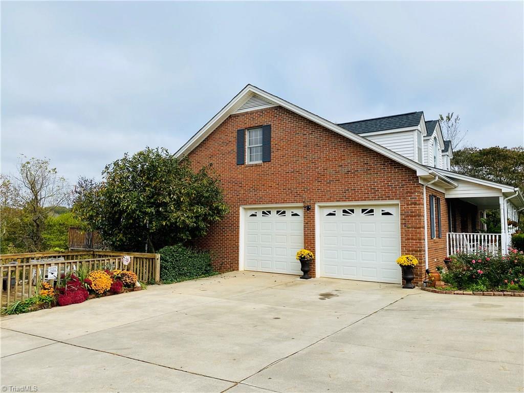 5760 Rolling Meadows Road Randleman, NC 27317 - Photo 6 of 50 Gallery Image 6