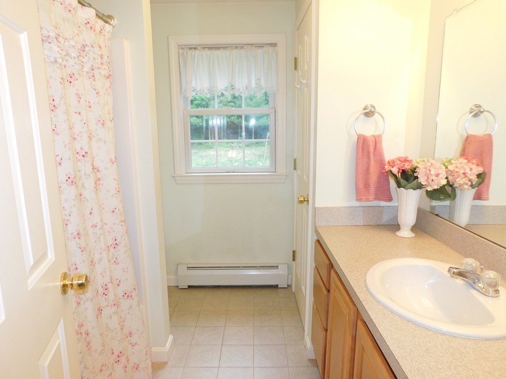 16 South Road Sturbridge, MA 01566 - Photo 18 of 26