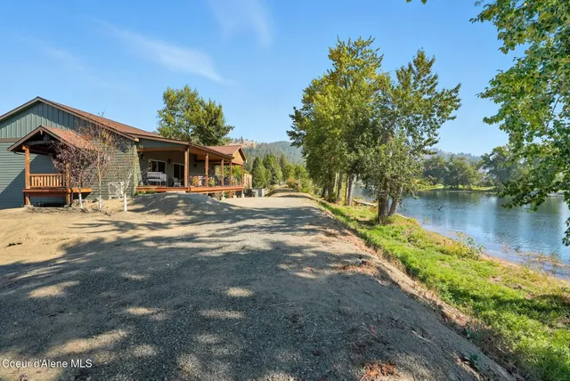 $1,075,000 | 530 Cottonwood Drive, St. Maries, ID 83861