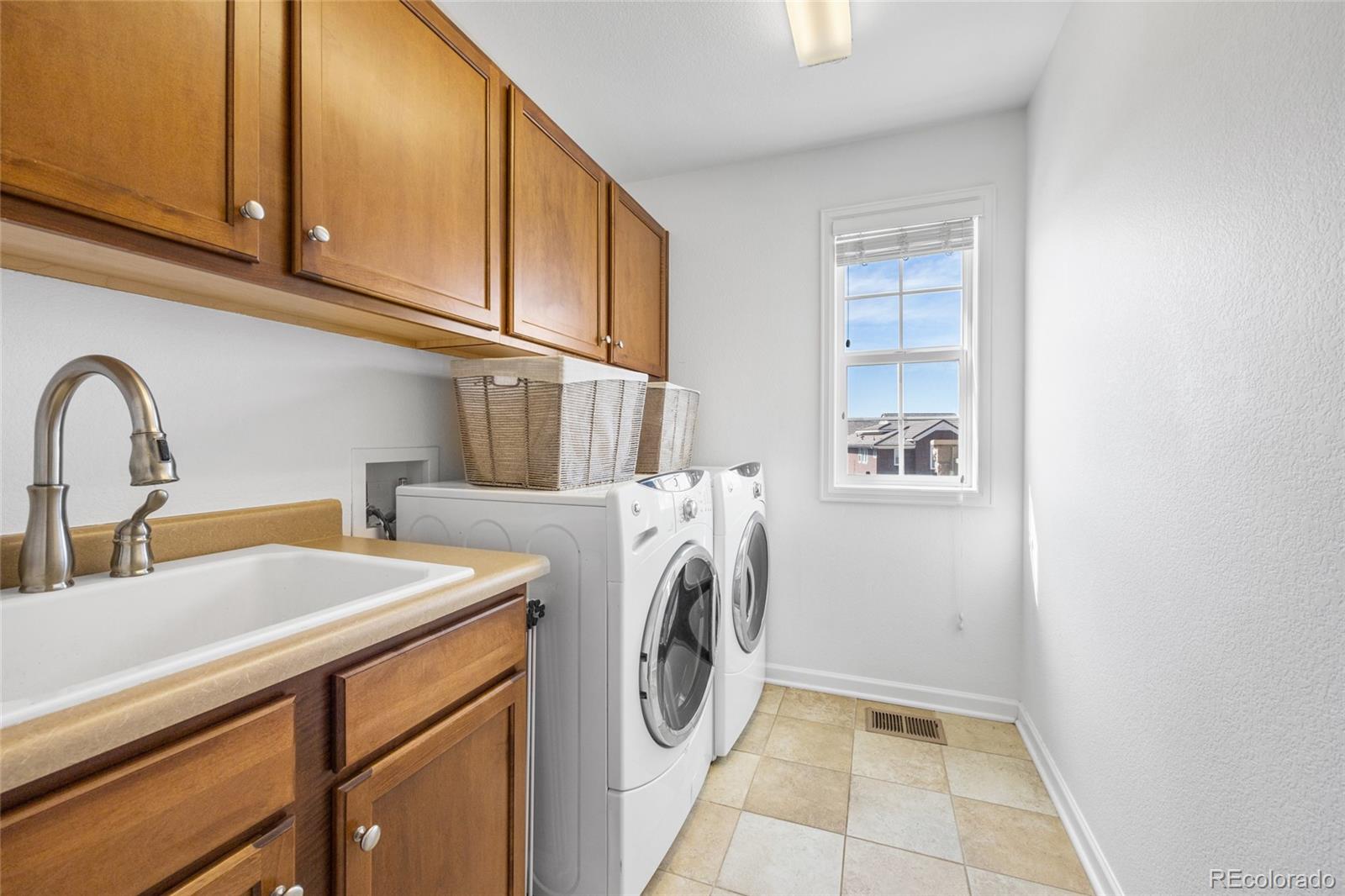 10451 Meadowleaf Way Highlands Ranch, CO 80126 - Photo 23 of 39 a utility room with sink dryer and washer