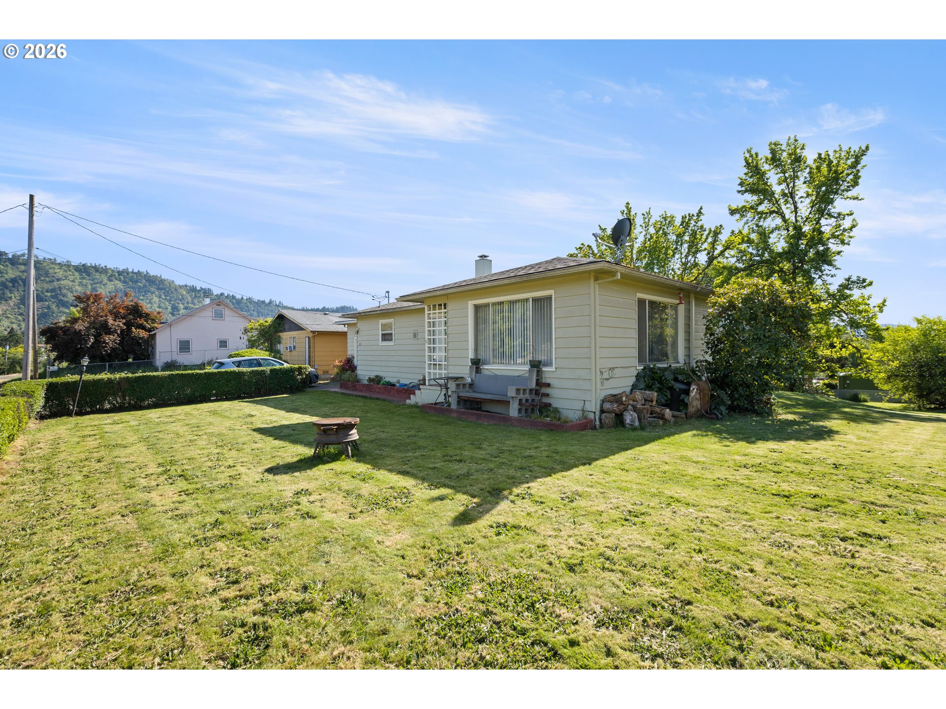 311 Southeast Grape Avenue Winston, OR 97496 - Photo 2 of 36